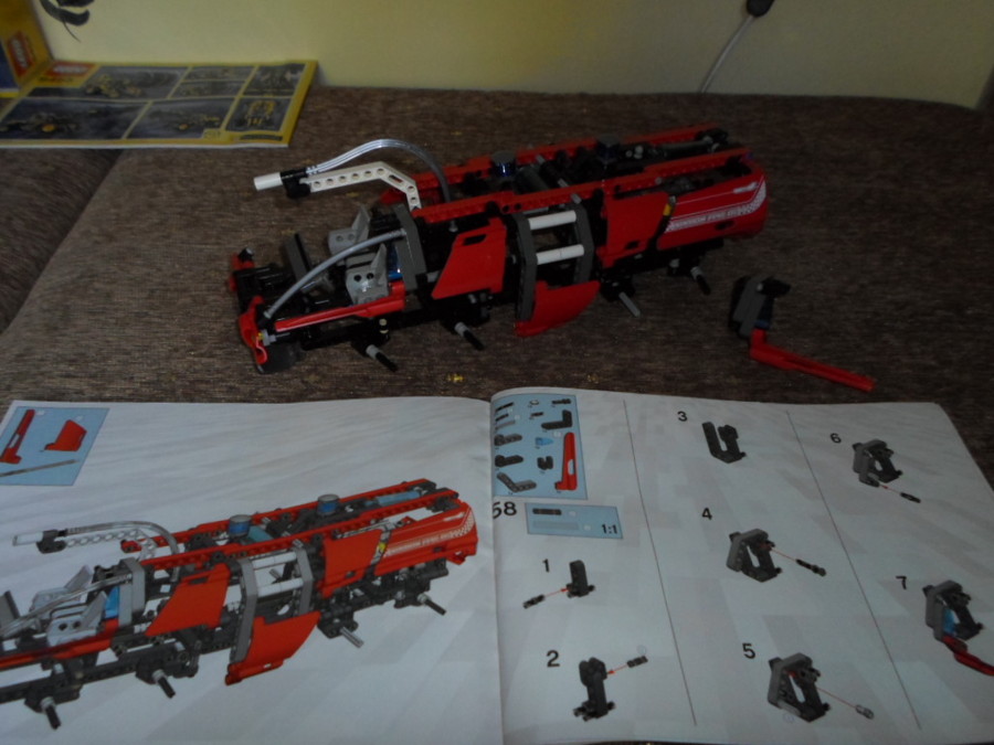8454 Technic Mentőkamion