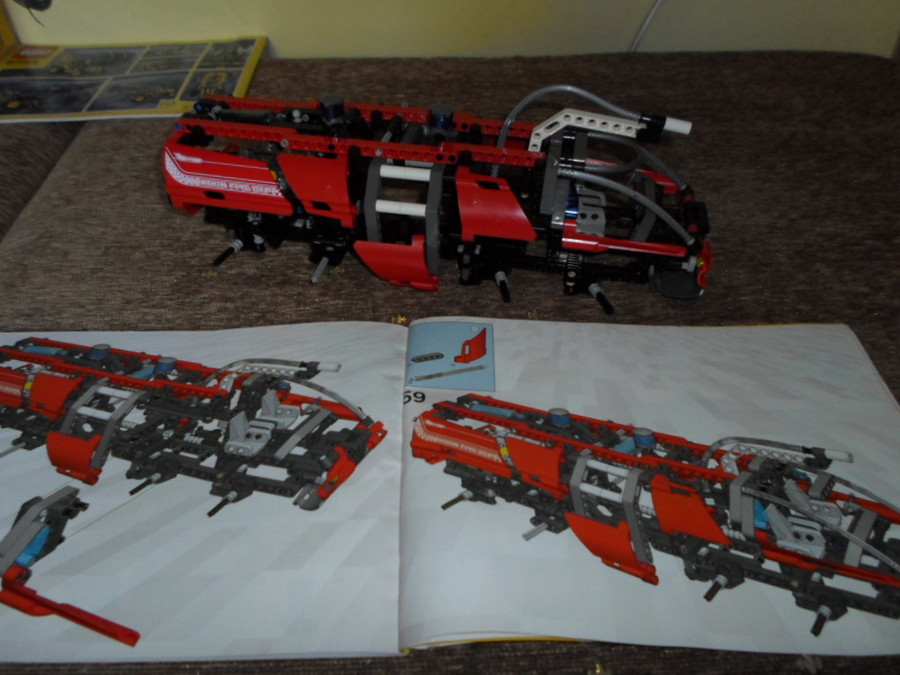 8454 Technic Mentőkamion