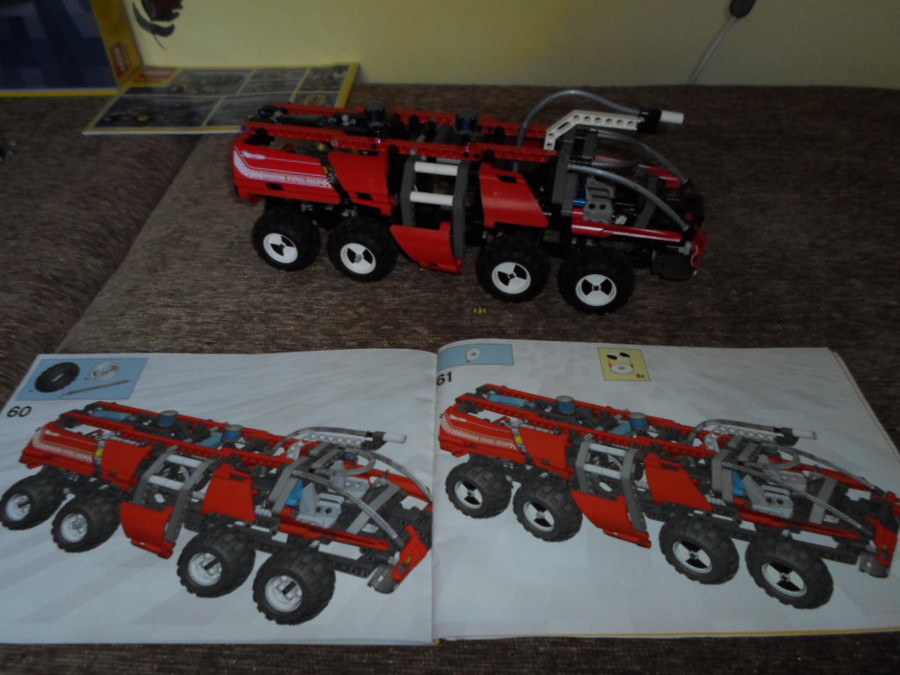 8454 Technic Mentőkamion