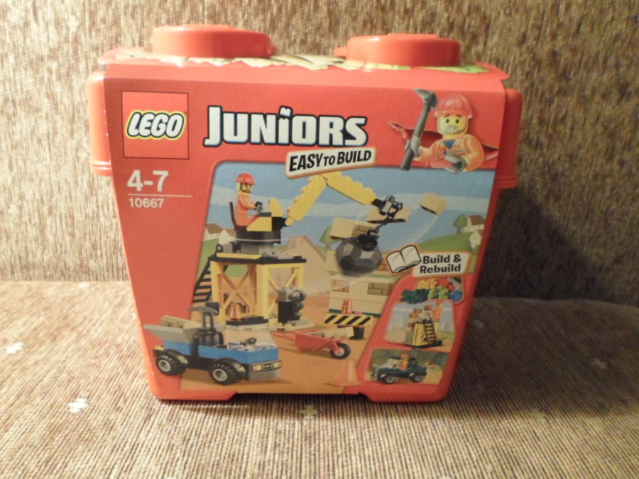 10667 Juniors Bontási munkálatok