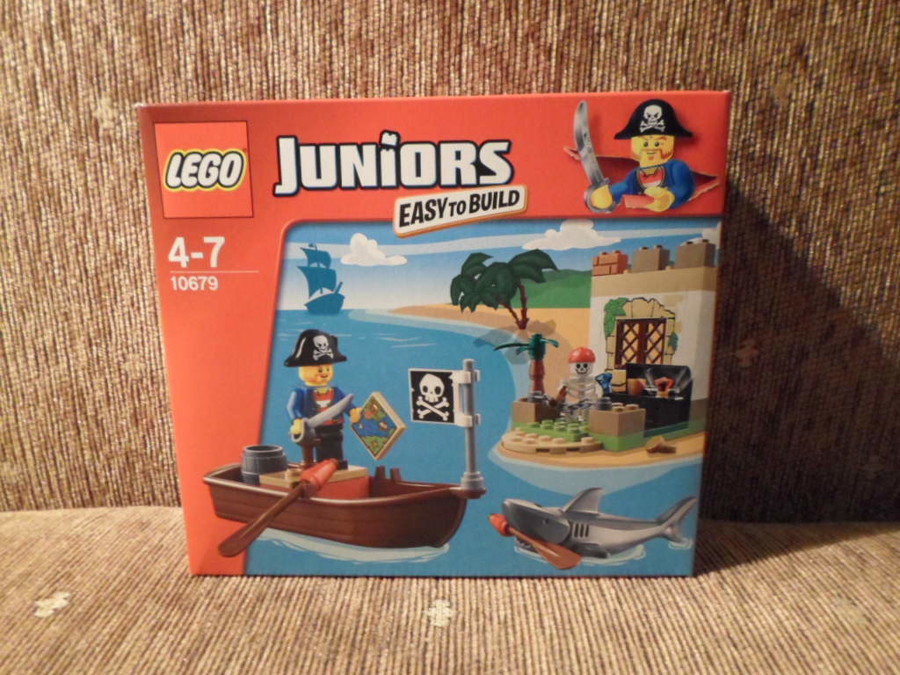 10679 Pirate Treasure Hunt