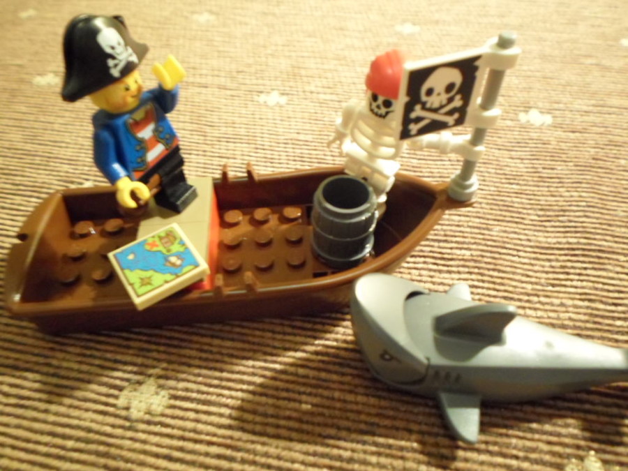 10679 Pirate Treasure Hunt