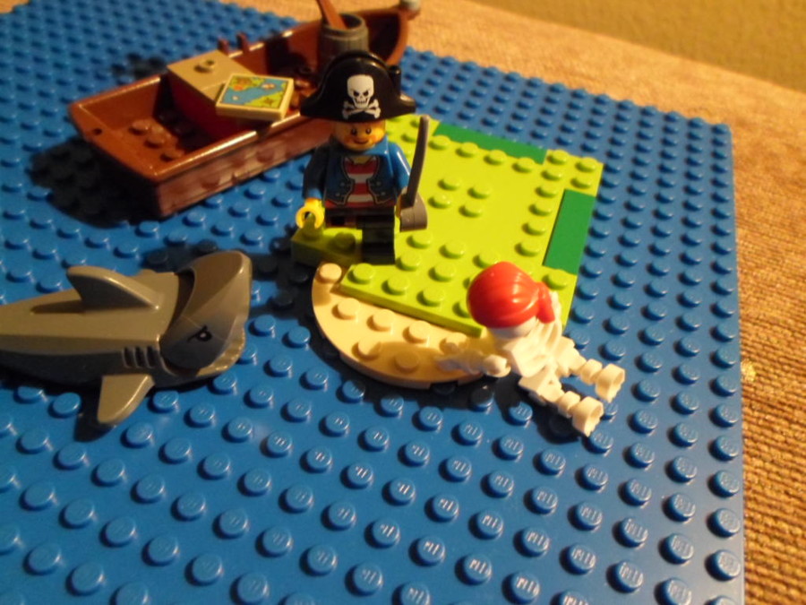 10679 Pirate Treasure Hunt
