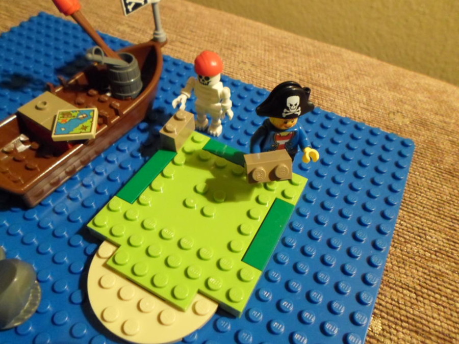 10679 Pirate Treasure Hunt