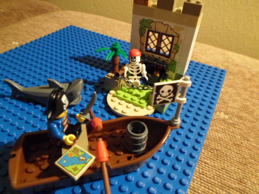 10679 Pirate Treasure Hunt