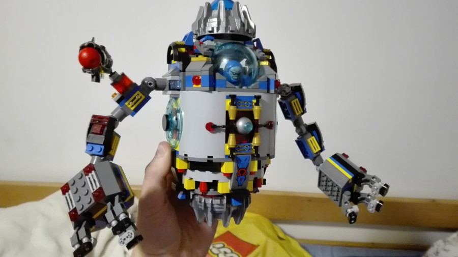 Darkseid óriás robotja