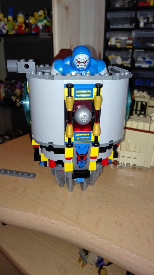 Darkseid óriás robotja