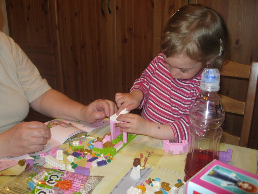 Emma -> LEGO Juniors