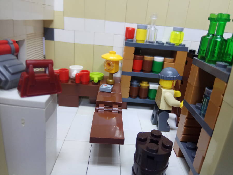 Fegyverbolt és vegyeskereskedés