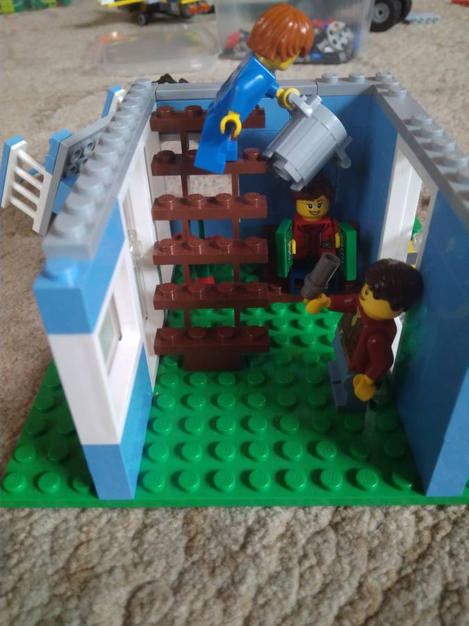 Locsolkodás LEGO kukával