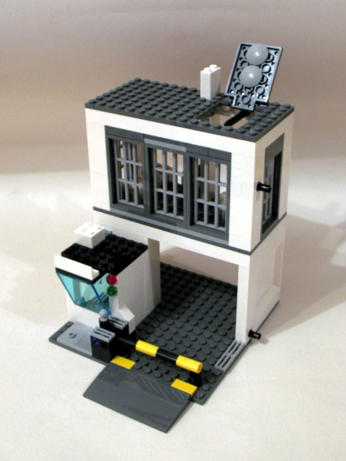 LEGO 60047 – Police Station