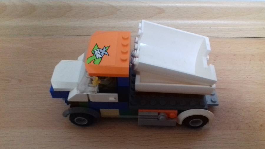 Mindent szállító kamion