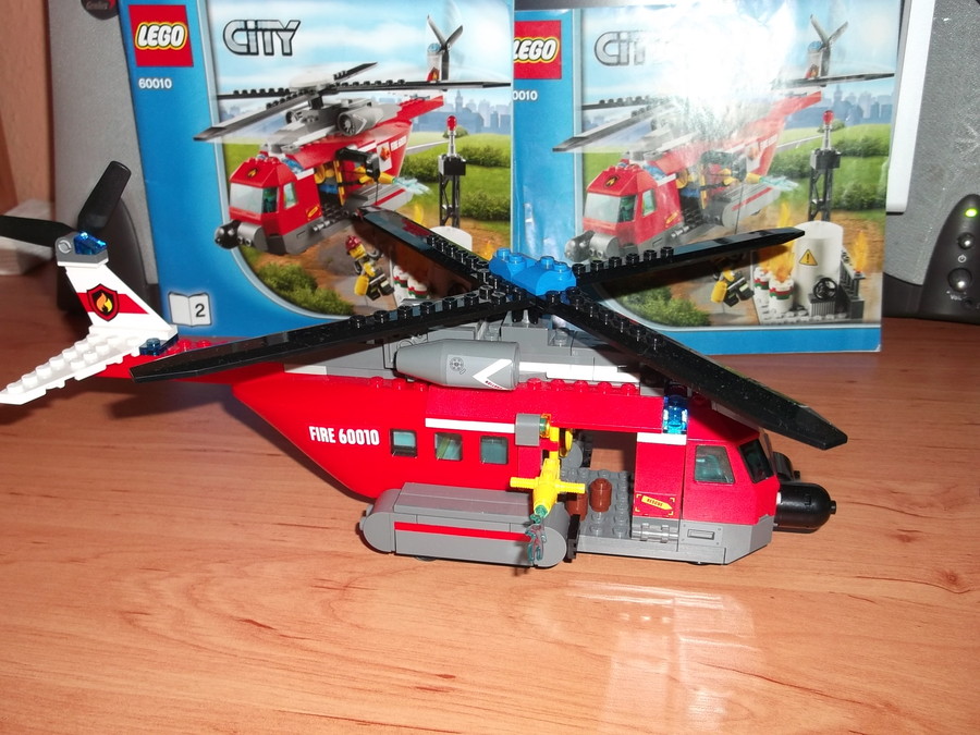 tűzoltó helikopter és a csapat