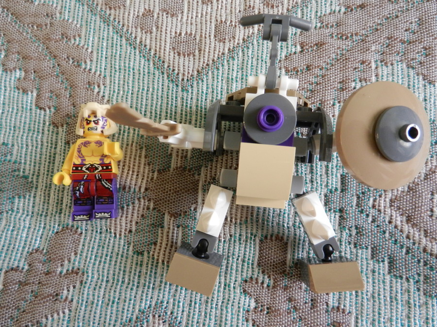 Ninjago Sleven és a harci robotja