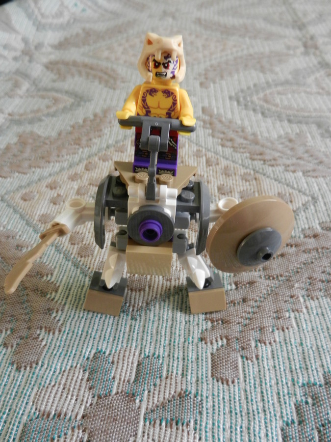 Ninjago Sleven és a harci robotja