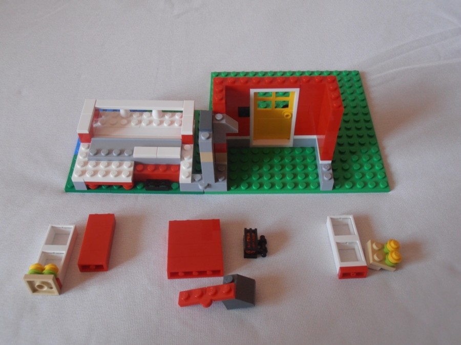 31009 Terrace House
