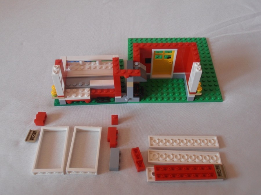 31009 Terrace House