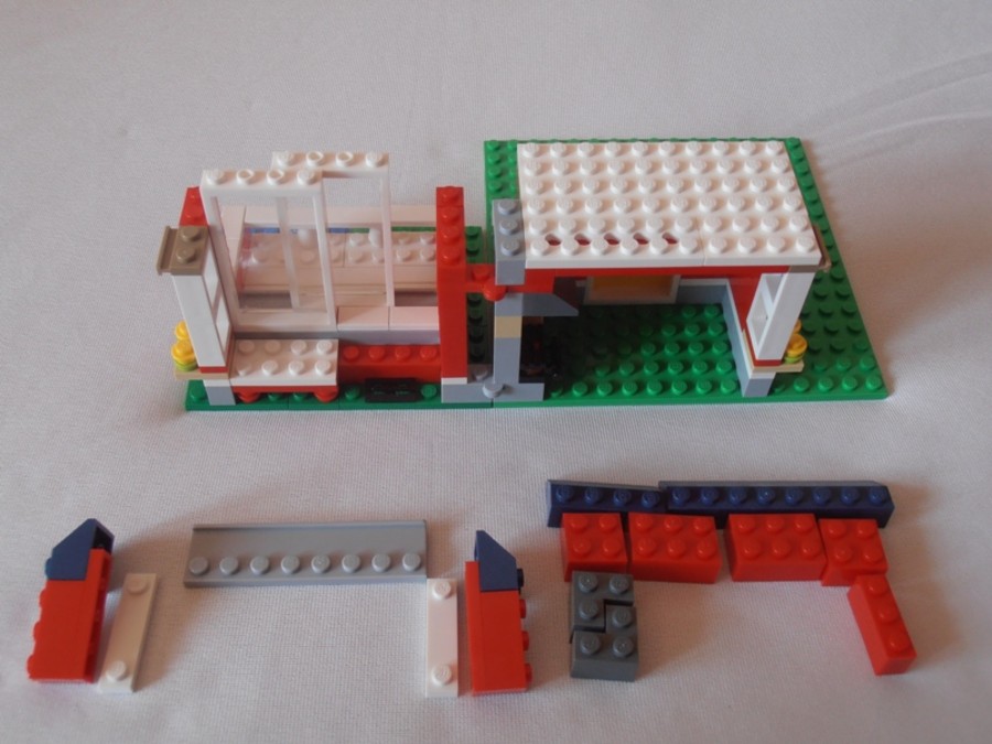 31009 Terrace House