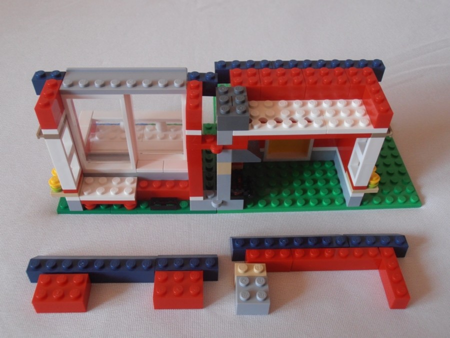 31009 Terrace House