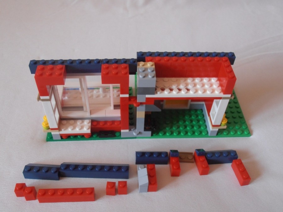 31009 Terrace House