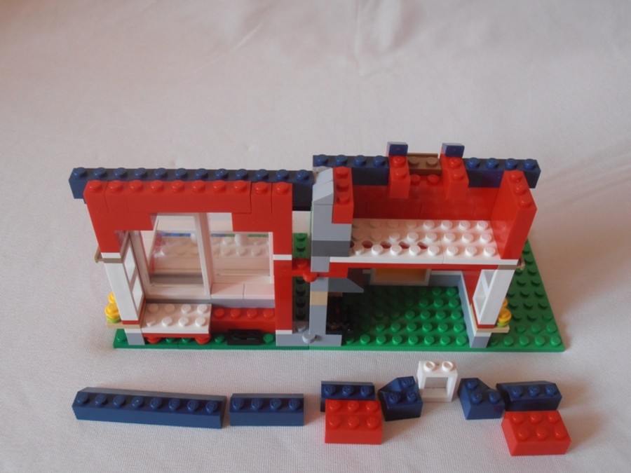 31009 Terrace House