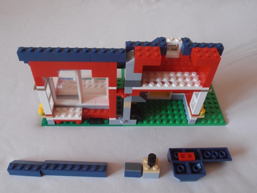 31009 Terrace House