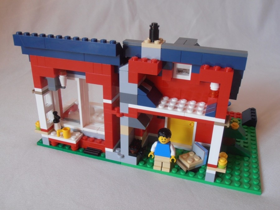 31009 Terrace House