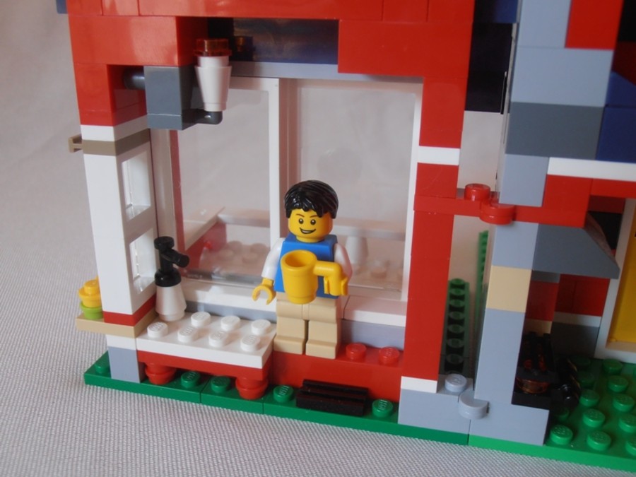 31009 Terrace House