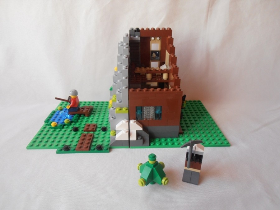 31025 Another Mountain Hut