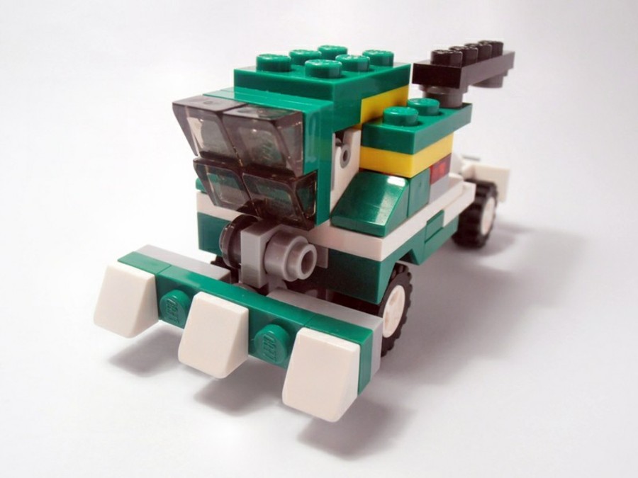 6910 Combine Harvester