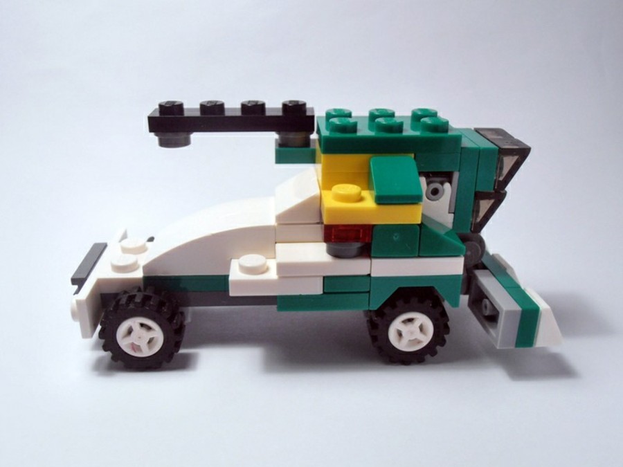 6910 Combine Harvester