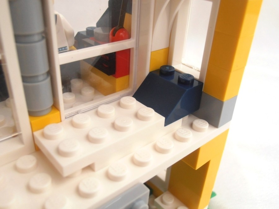 31035 Modern Beach Hut