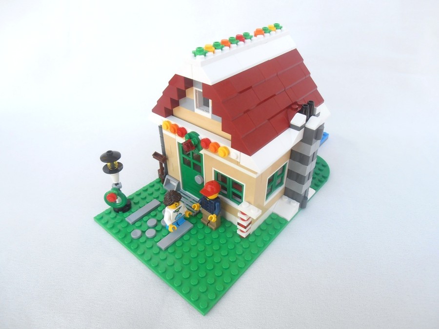 31038 Gingerbread House