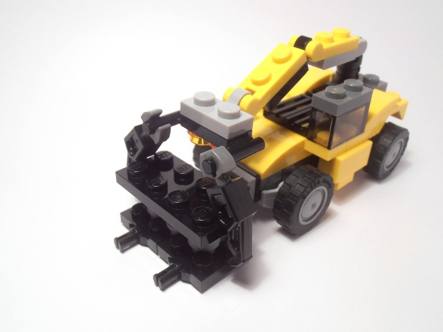 31041 Liebherr LRS 645 Reachstacker