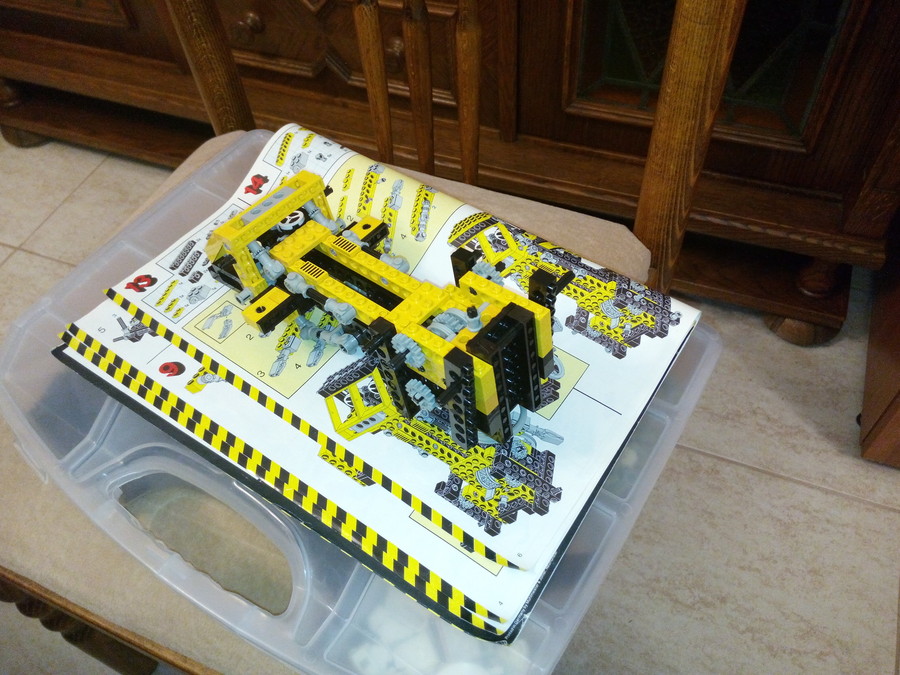 8852 Robot
