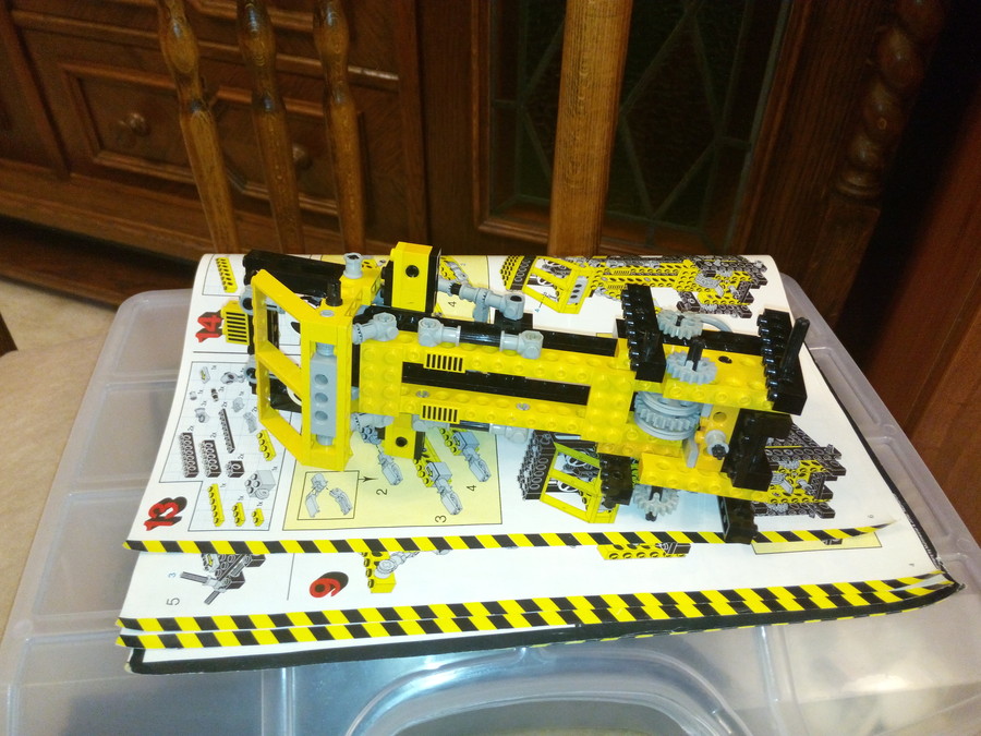 8852 Robot
