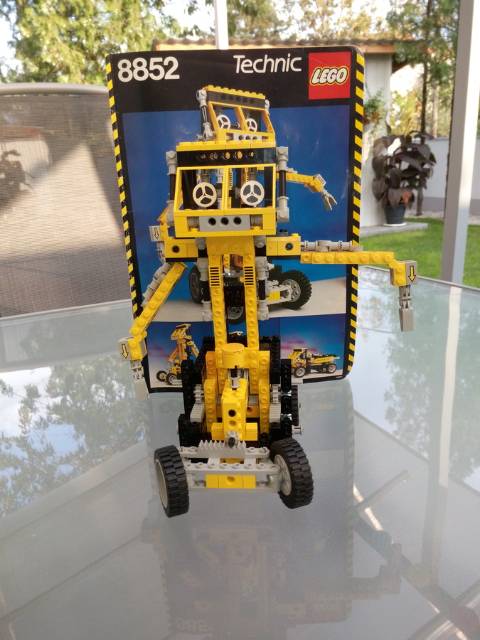 8852 Robot