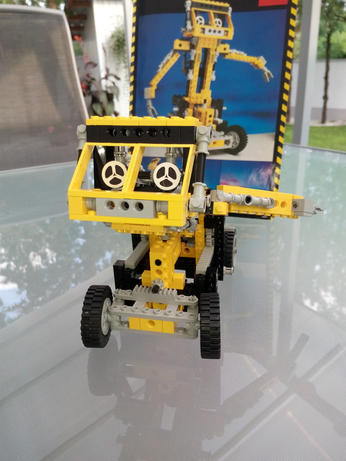 8852 Robot