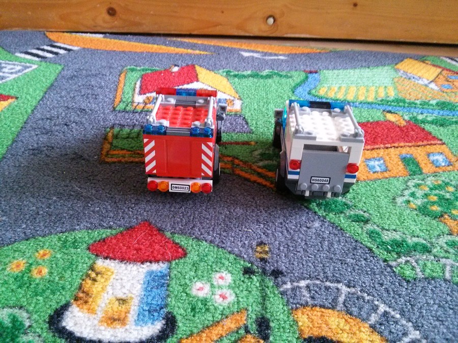 Tűzoltó terepjáró két készlet kombinálásából