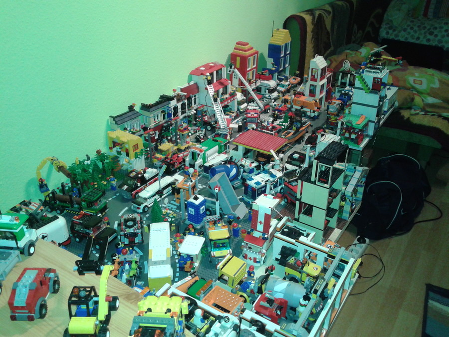 LEGO város, és az enyém :)