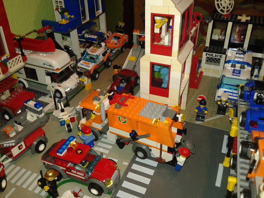 LEGO város, és az enyém :)