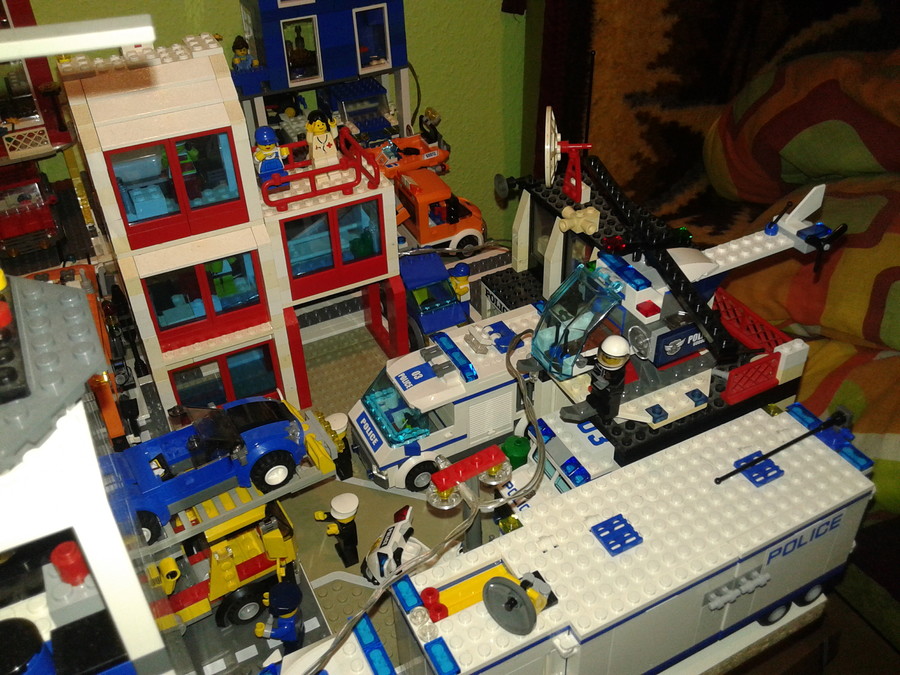 LEGO város, és az enyém :)