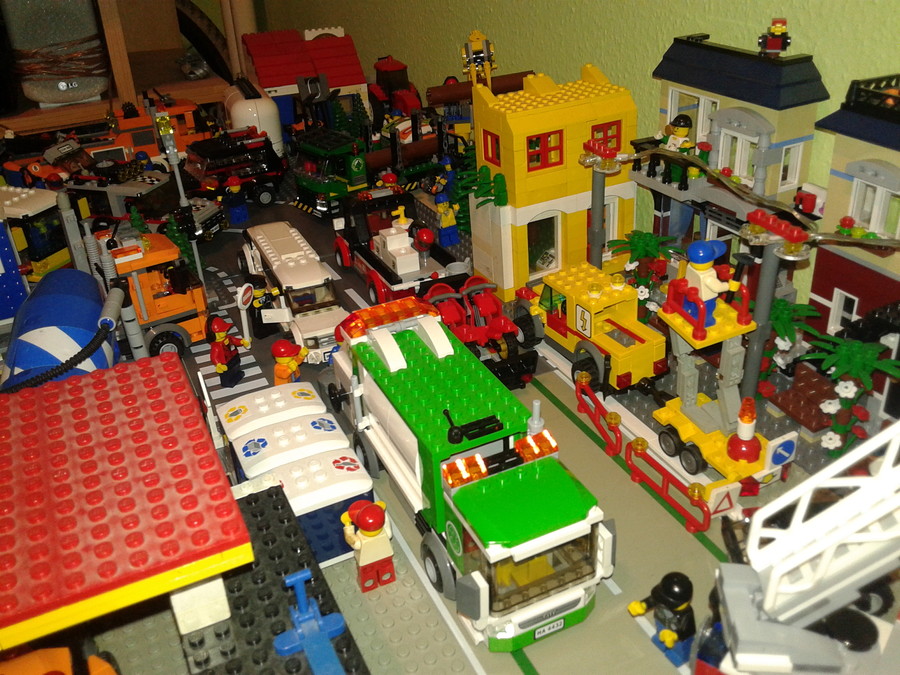 LEGO város, és az enyém :)