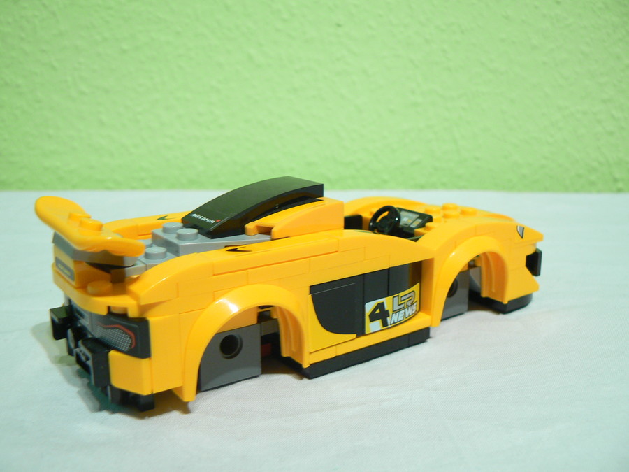 sárga McLaren szuperautó