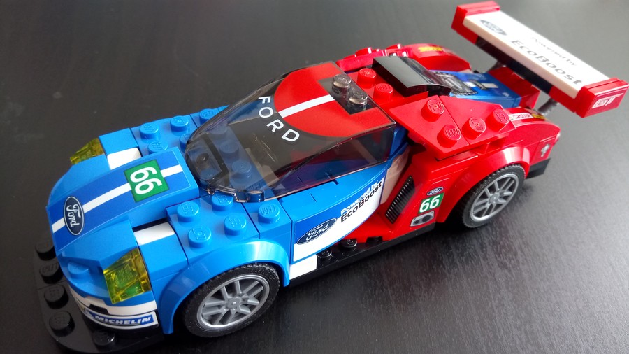Ford hátán Ford