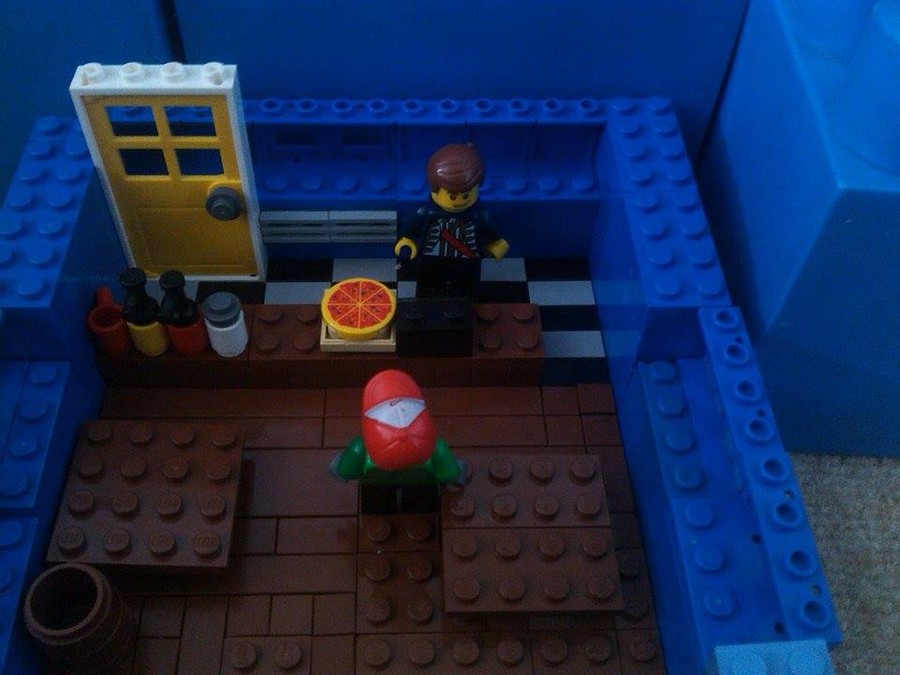 Peti a pizza futár és a tömeg
