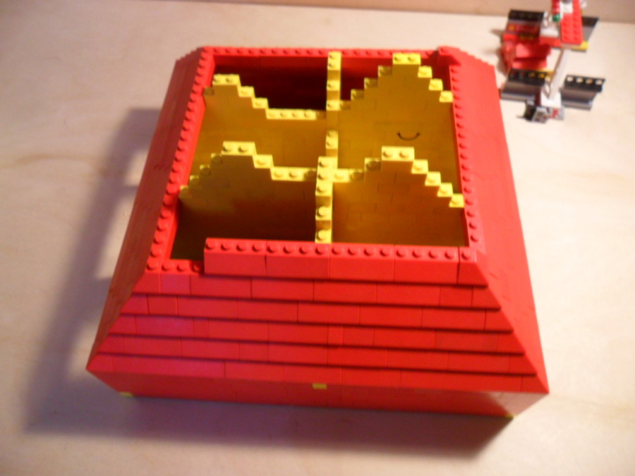 Lego garázs versenypályával