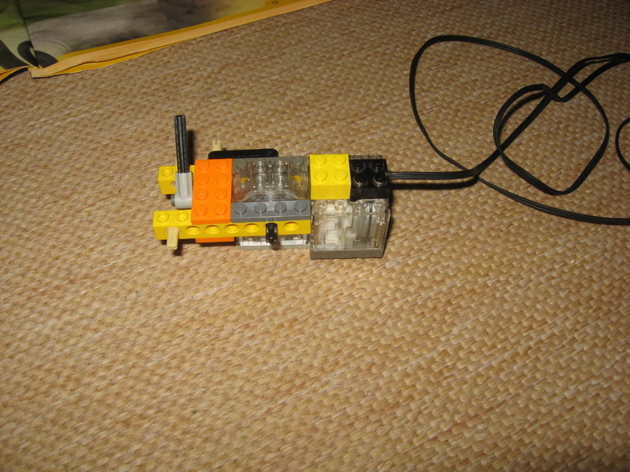Robot majom