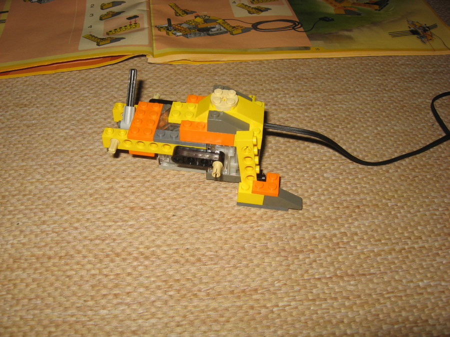 Robot majom