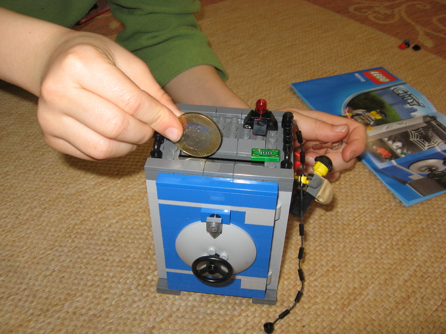 Lego persely építése